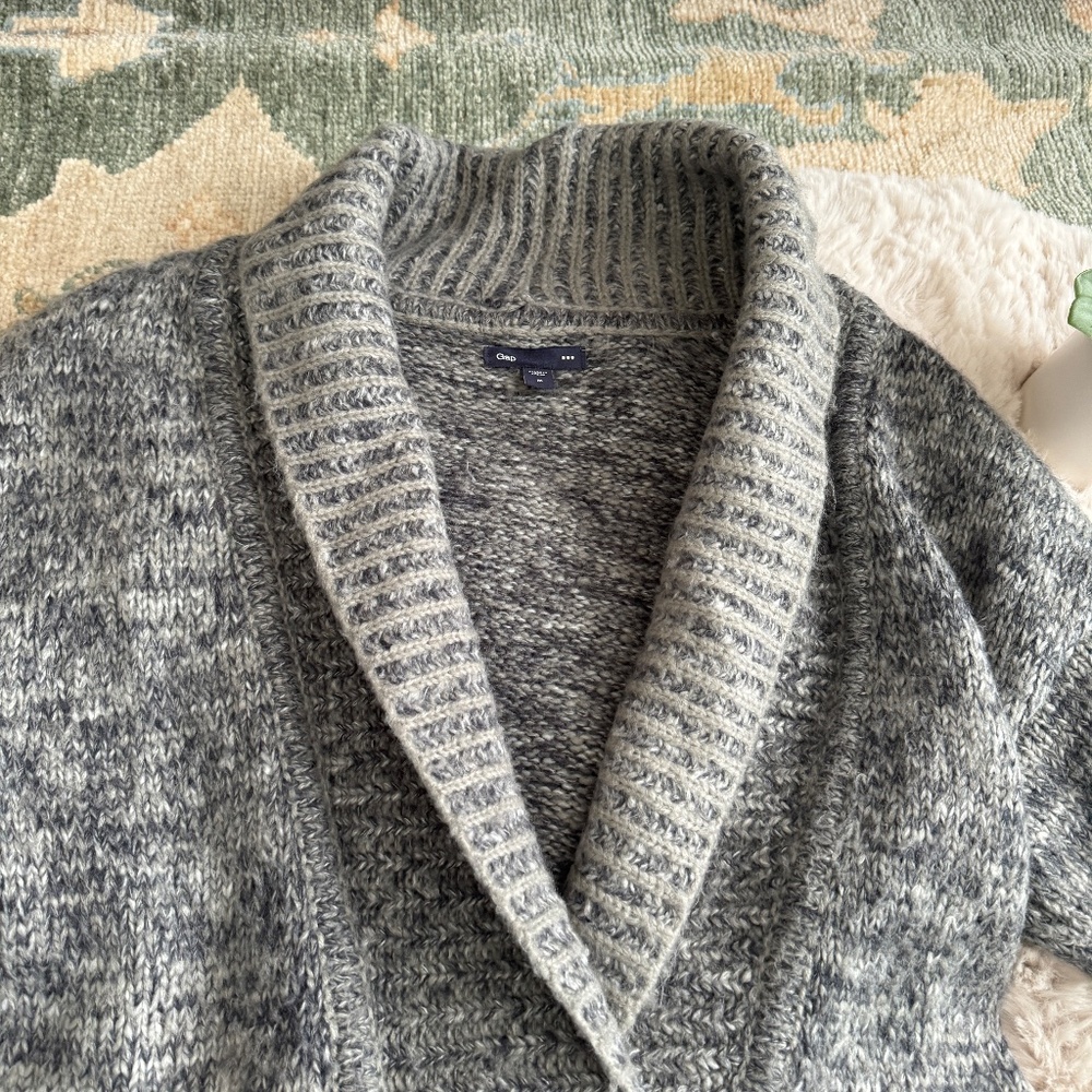 Gap Gray & White Knit Front Button Cardigan- Size… - image 5